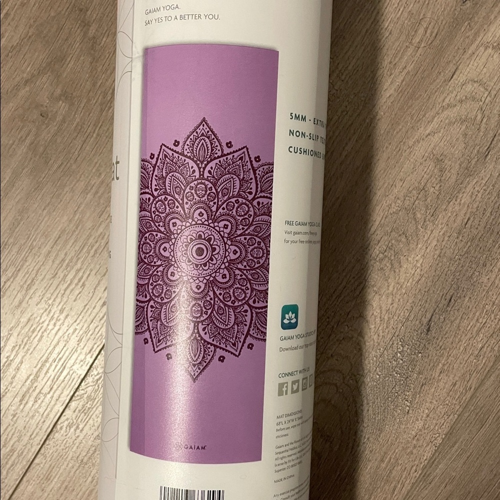 Brand new Gaiam classic lavender mandala print yoga mat